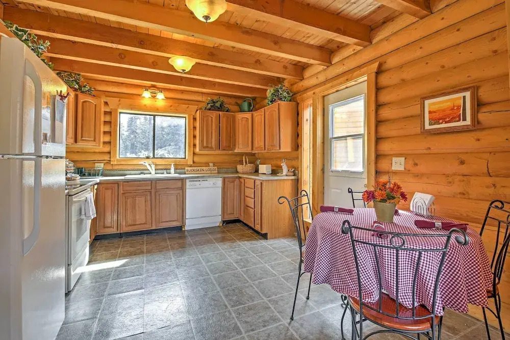 Expansive Alma Cabin w/ Hot Tub & Mountain Views!