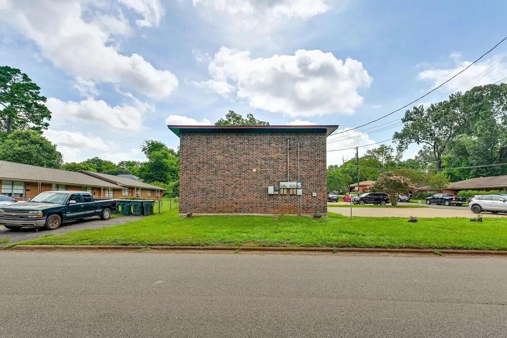 The Homestead Luxury Cozy 2BR Apartment in Nacogdoches Near SFA University and Downtown Pet Friendly Business Ready Extended Stays Welcome with Self Check In High Speed WiFi Full Kitchen In Unit Laundry Private Parking and Quiet Comfort