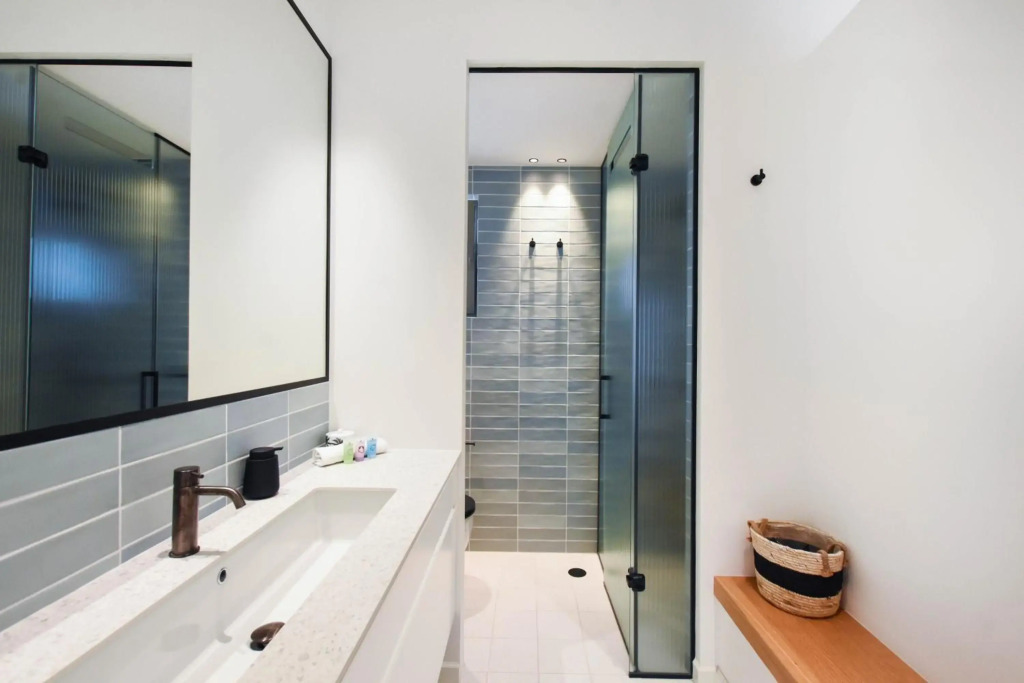 Authentic 3BR Penthouse in Ben Gurion by HolyGuest