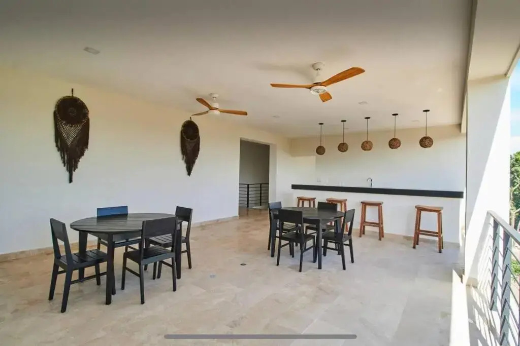 2 Bedroom apartment with 2 Pools, Wifi & GYM