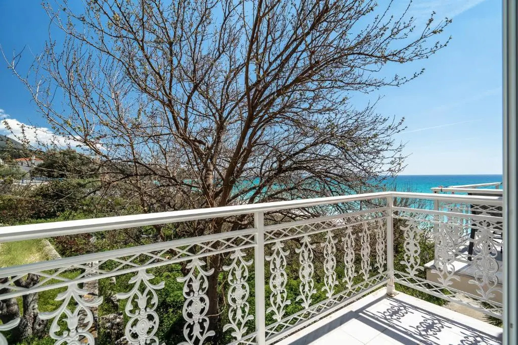 Angela partial sea view 6