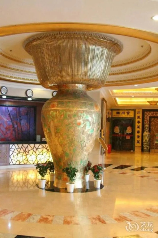 Royal Palace Hotel