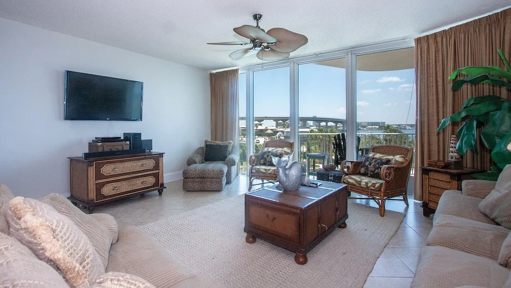 Pristine Corner Condo - Unit Crb0202