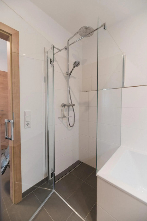 Ferienwohnung Bergsonne mit Sonnenbalkon und Tiefgaragen Parkplatz