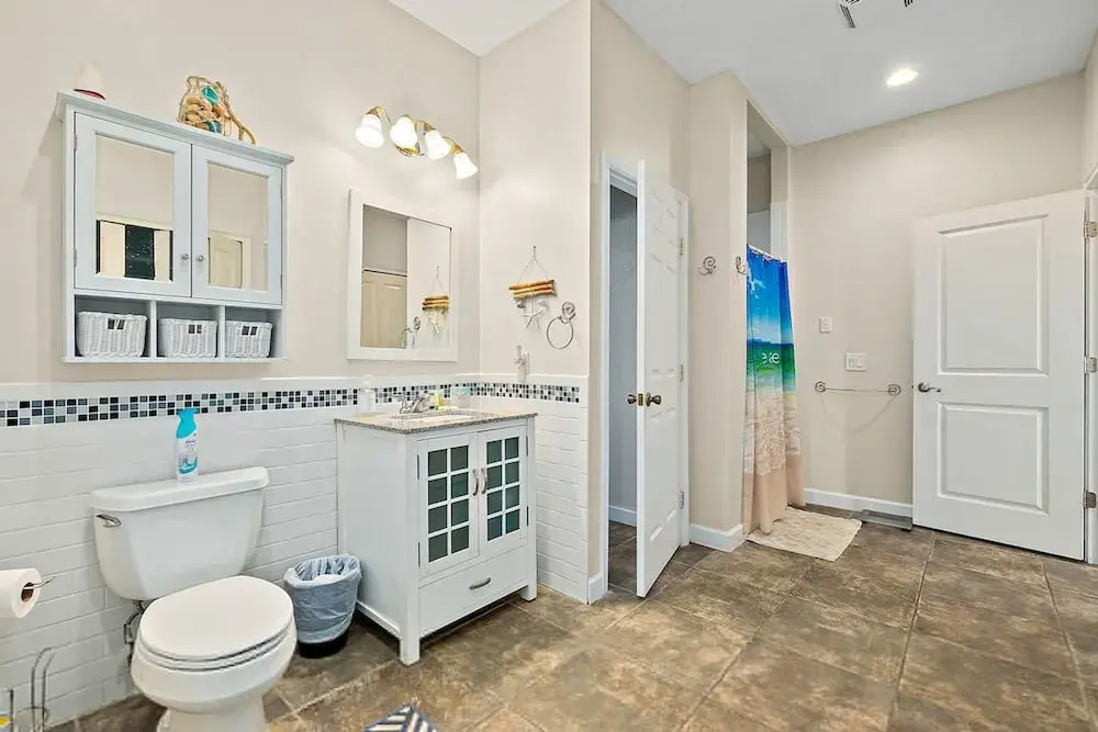 Perfect Beach House 2min Walk With Heated Pool and Hot Tub 4 bed 3 Bath With Pet Friendly
