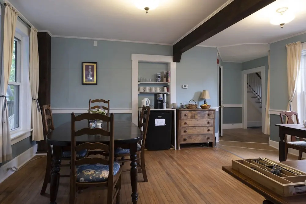 The Karass Inn