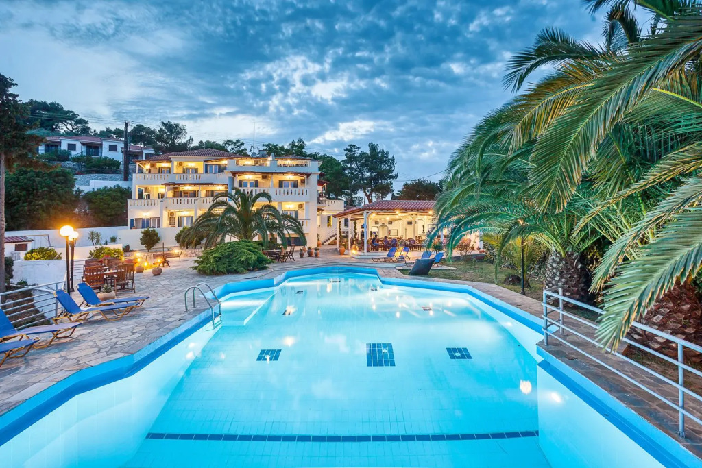 Stafylos Suites & Boutique hotel