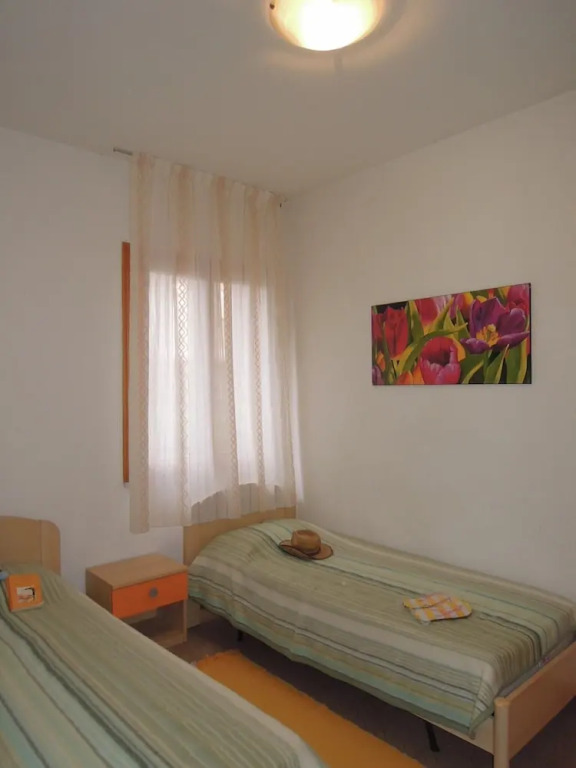 Nice Flat for 6 Guests With Private Garden