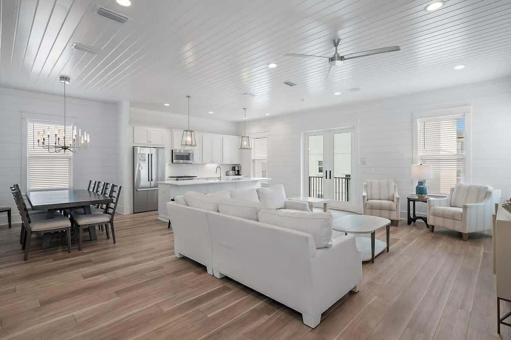 3-story Comfortable Home Near the Beach