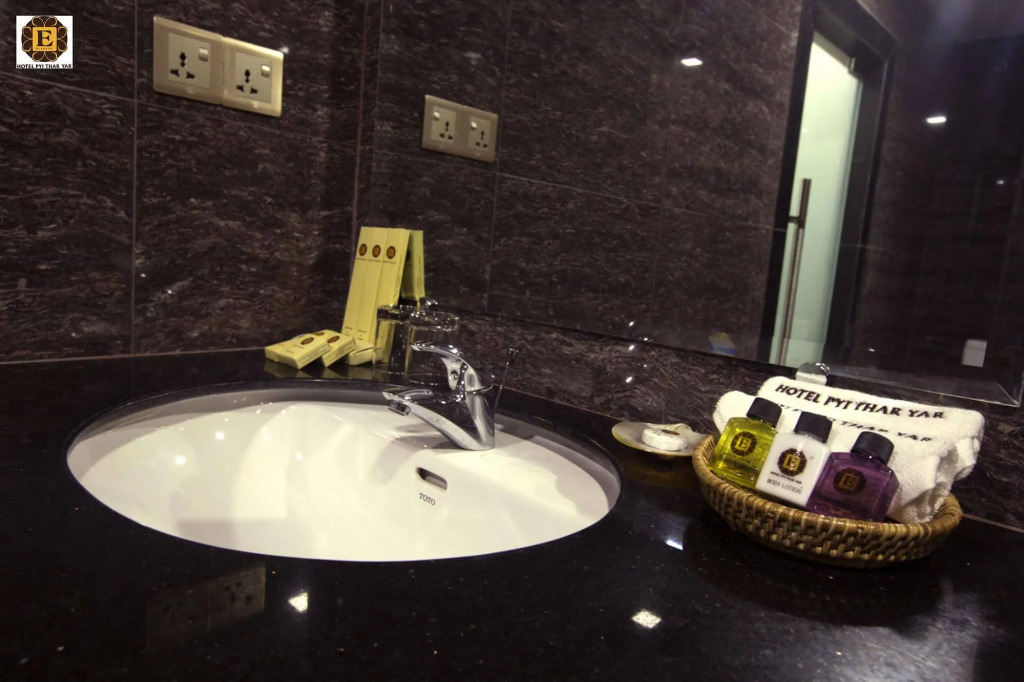 Elegant Hotel Pyi Thar Yar