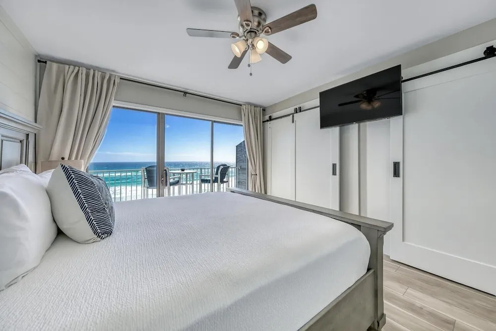 Weekender by Avantstay Gorgeous Beach Front Home w/ Ocean View