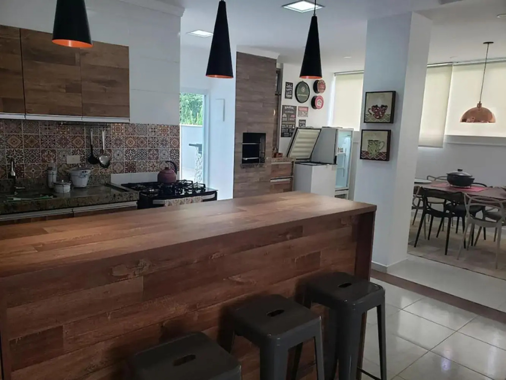 Casa com piscina e churrasqueira em Massaguaçu SP