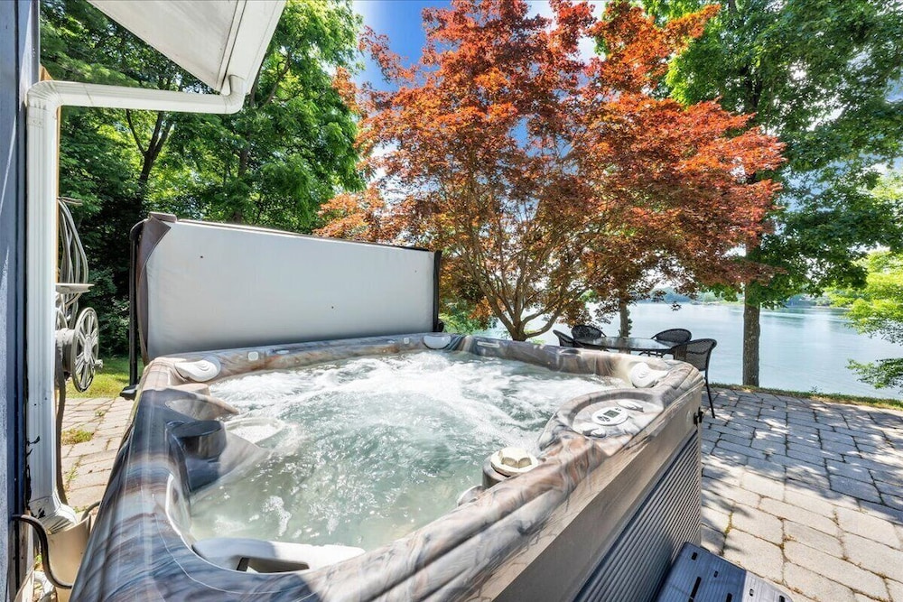 Scenic Point - Private Lakefront Home w/ Dock, Fire Pit, Outside Shower & Hot tub