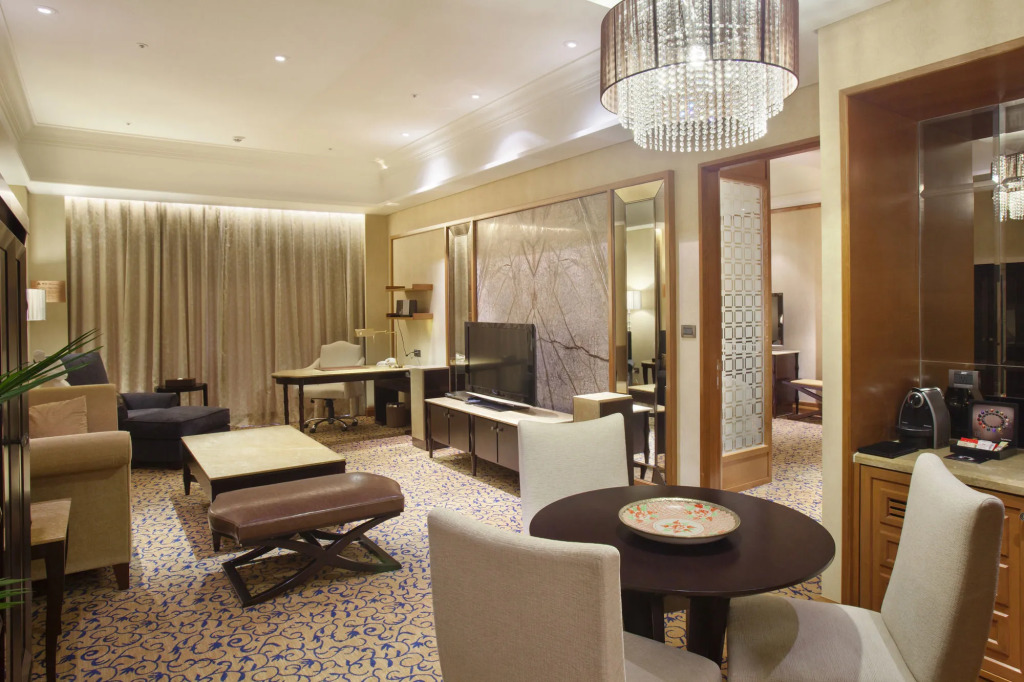 E-Da Royal Hotel