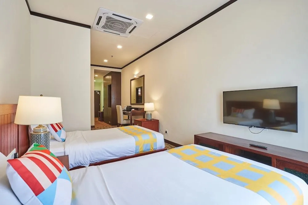 OYO Home 89377 The Platinum Suites
