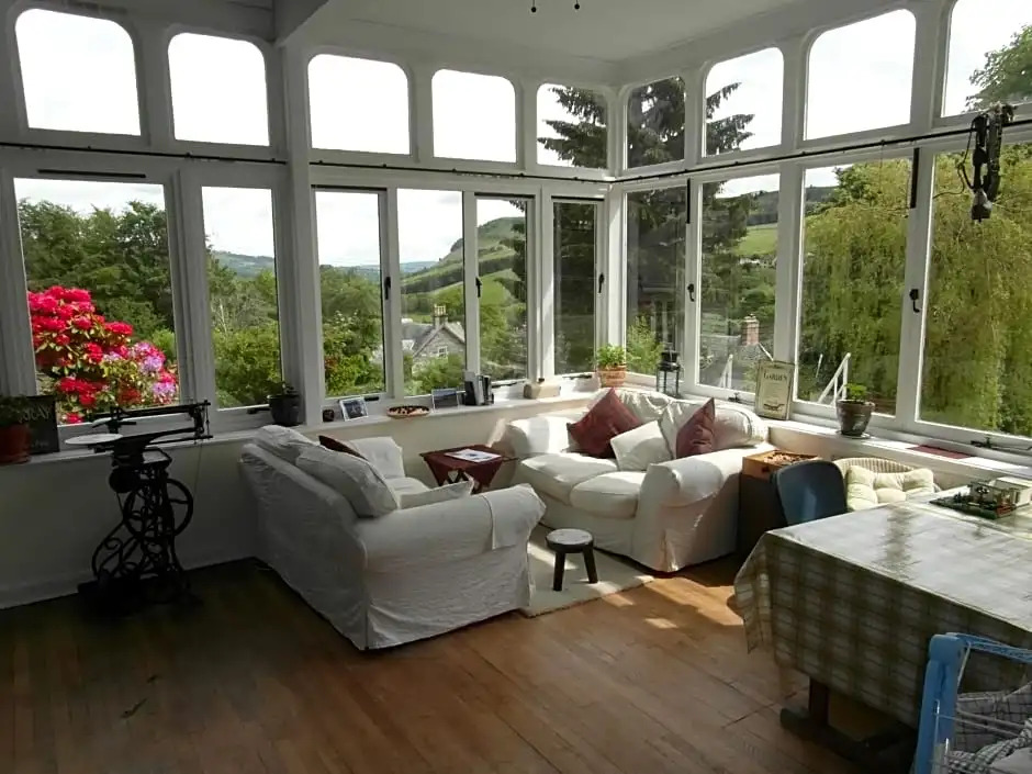 Holly Lodge