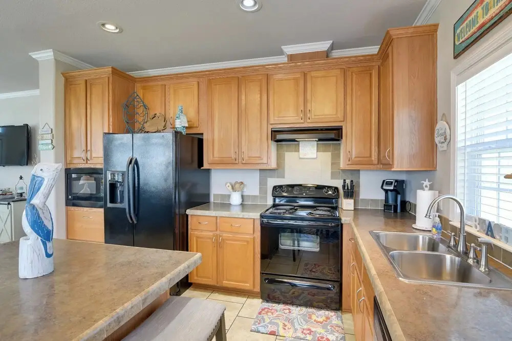 Walk to Shore! Coastal Family Gem in Crystal Beach