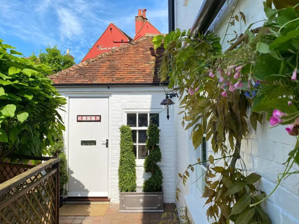 Hambrook House Canterbury - NEW luxury guest house with ESPA Spa complex