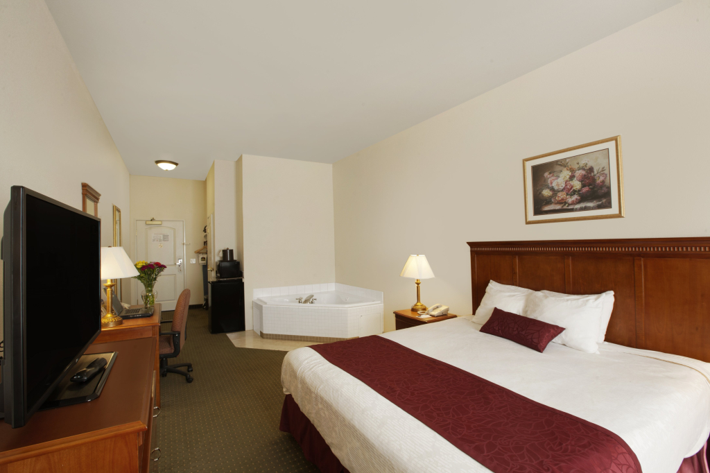 Best Western Plus Lake Elsinore Inn & Suites