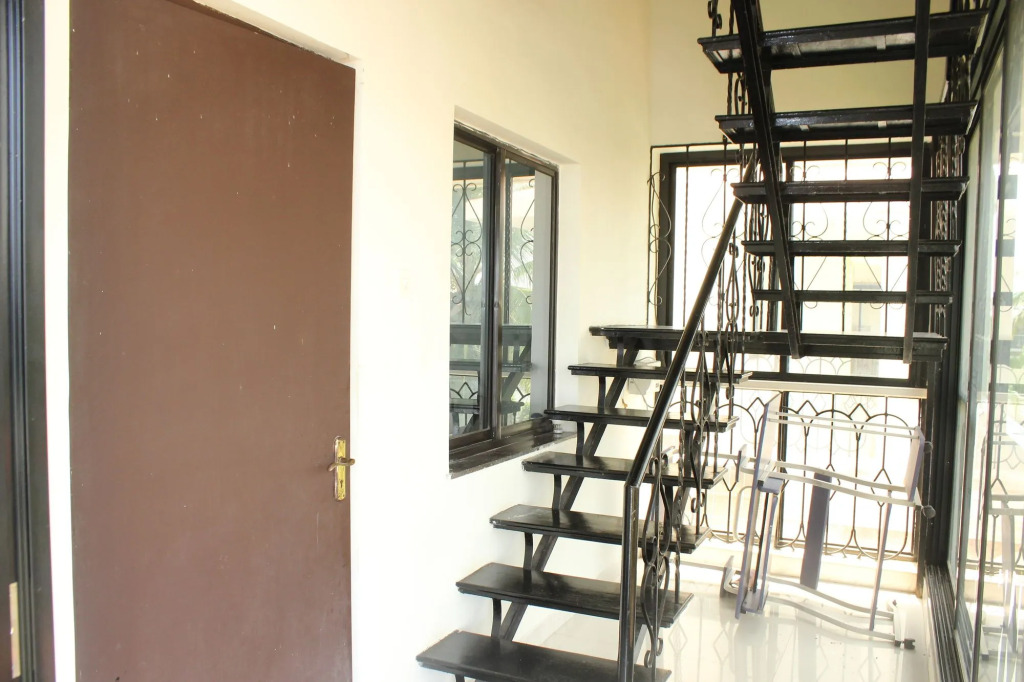 OYO 9359 Modern Penthouse Candolim