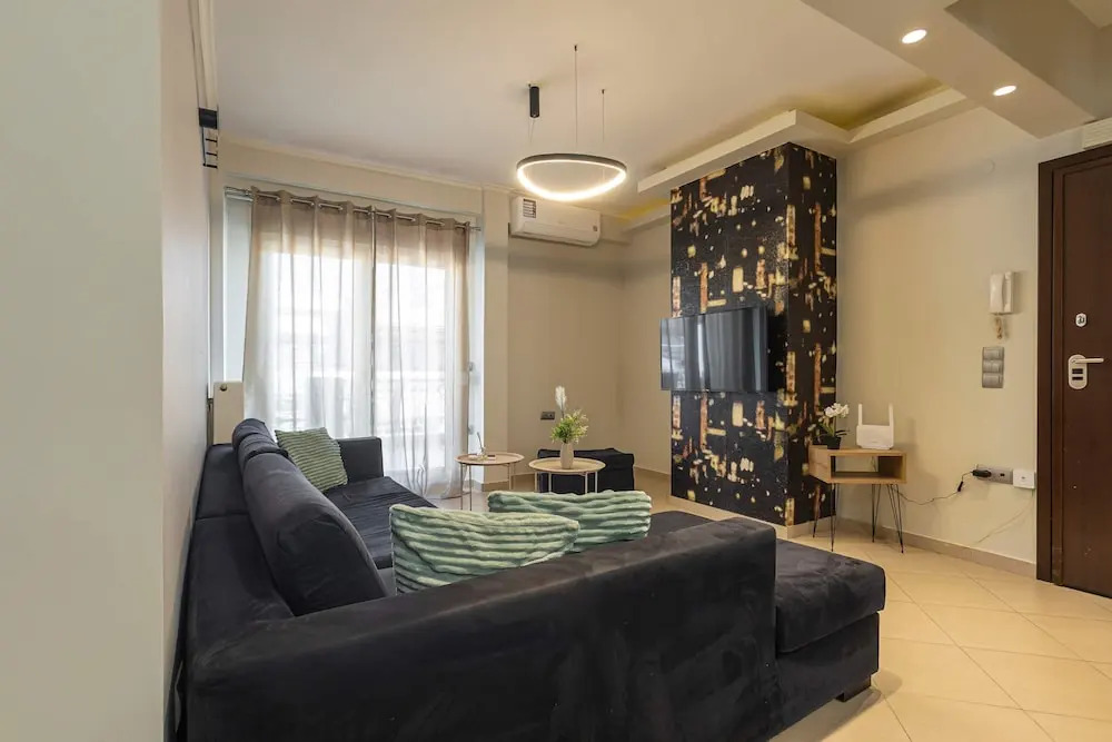 Faliro Escape - Spacious Stay in Thessaloniki