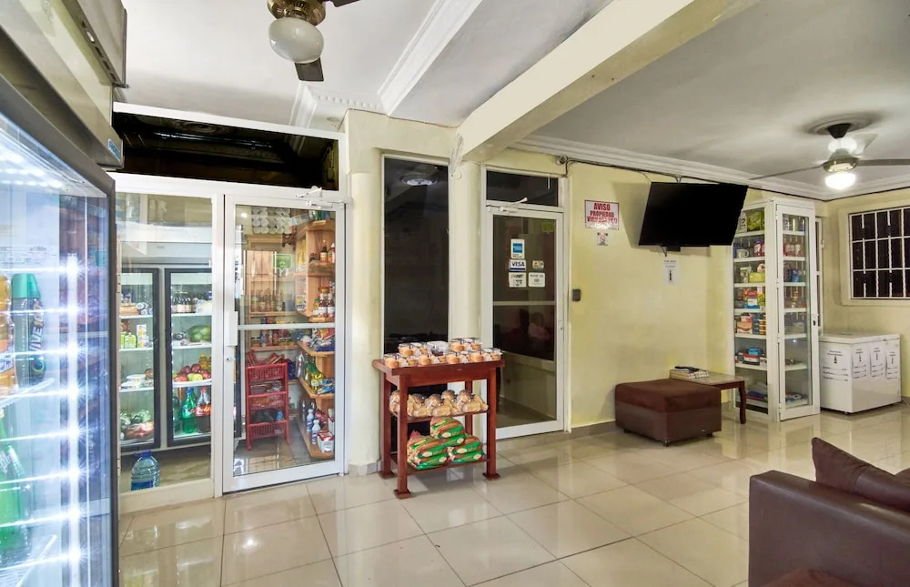 1 Bedroom Apartment Free Wired & Wireless Internet