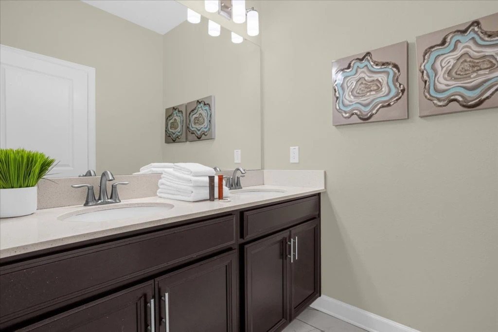 5 Bedrooms 4 Bathrooms Storey Lake 3133 Pp