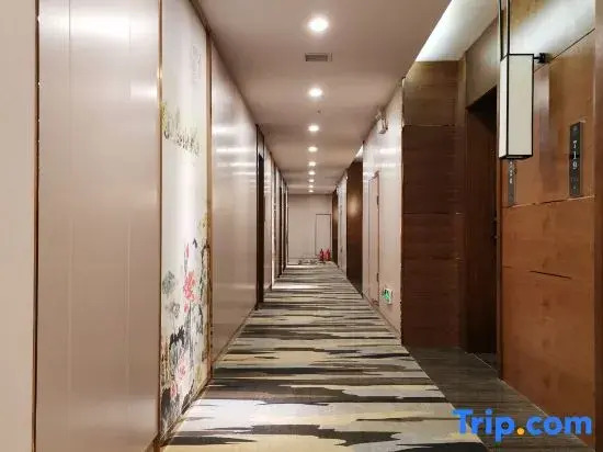 Yunpu International Hotel (Foshan Lecong Furniture World)