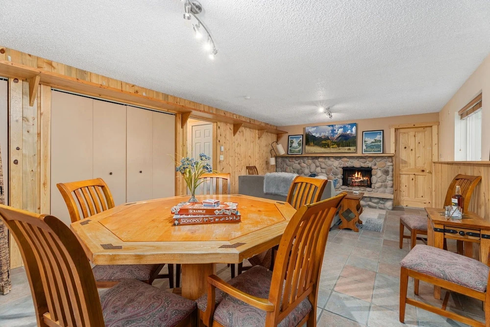 Close to Trails, Parks & Open Space! Amazing Yard!
