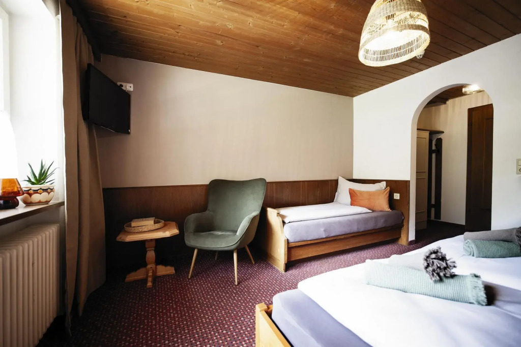 PineTree Lodge