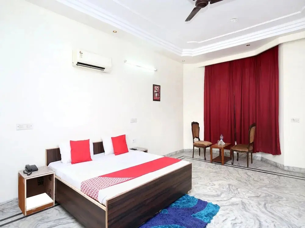 The Corner House By OYO Rooms
