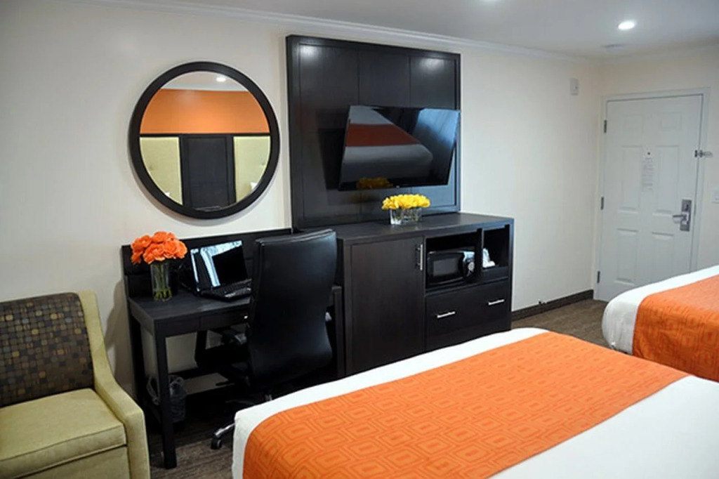 Pavilion Inn