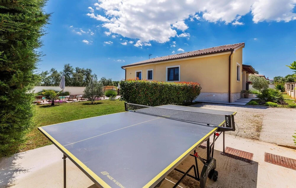 Amazing Home in Liznjan With Wifi and 3 Bedrooms