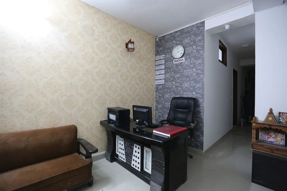 OYO 44400 Retreat Inn