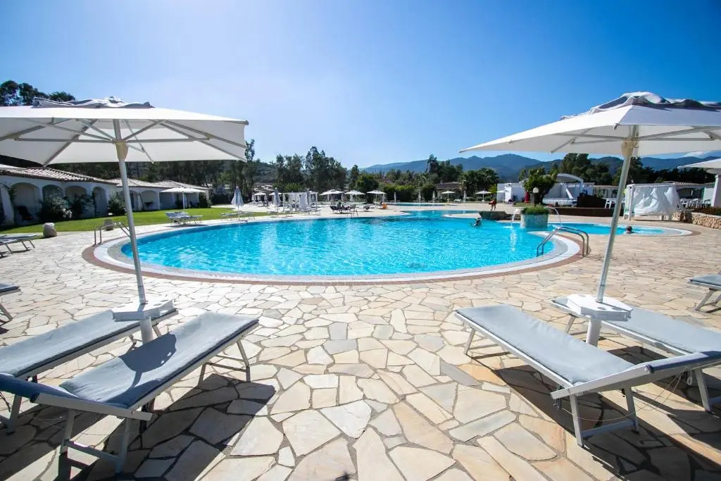 Limone Beach Resort