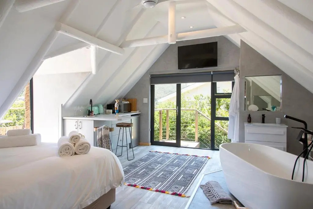 Pearl Moon Boutique Suites