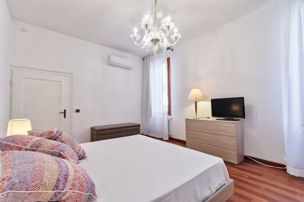 Tolentini Canal View Apartment