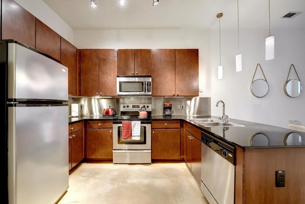 StayLo Luxury 1 Bedroom Apartment