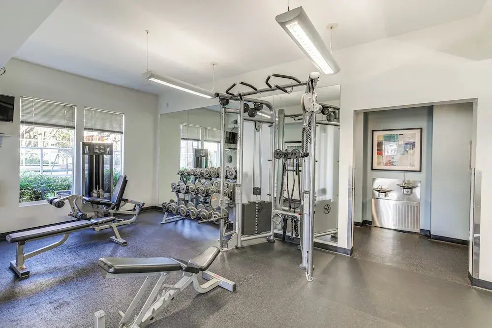 Luxe Long Beach Condo w/ Pool: 1 Mi to Shoreline!