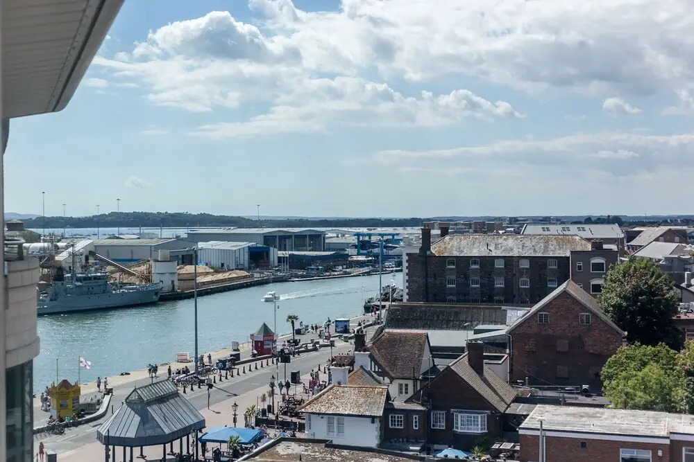 Tally Ho - On Poole Quay, Parking and Wi-Fi included