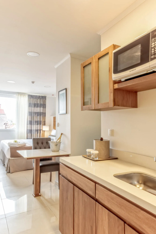 Majestic City Suites & Beach Hotel