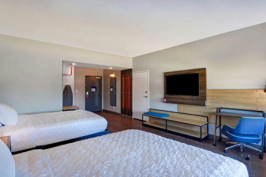 Hole Inn the Wall Hotel - Sunset Plaza - Fort Walton Beach