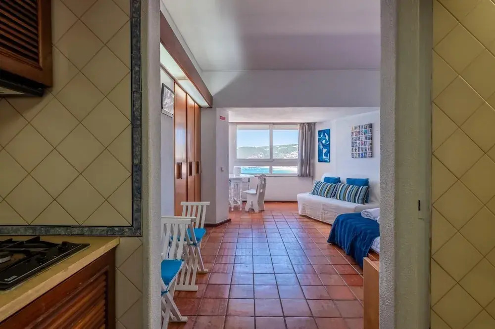 Rent4rest Sesimbra Ocean View Studio - Direct Beach Access