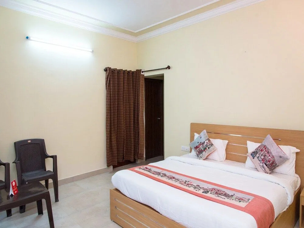 OYO 11064 Home Spacious 3BHK Near Hiran Magri