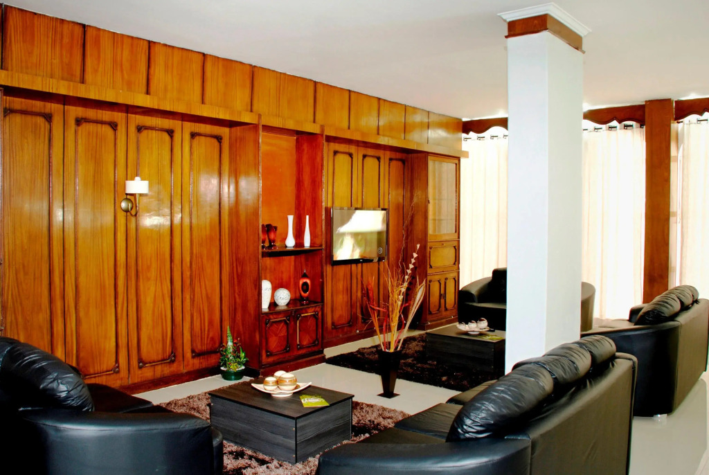Turrance White Hotel