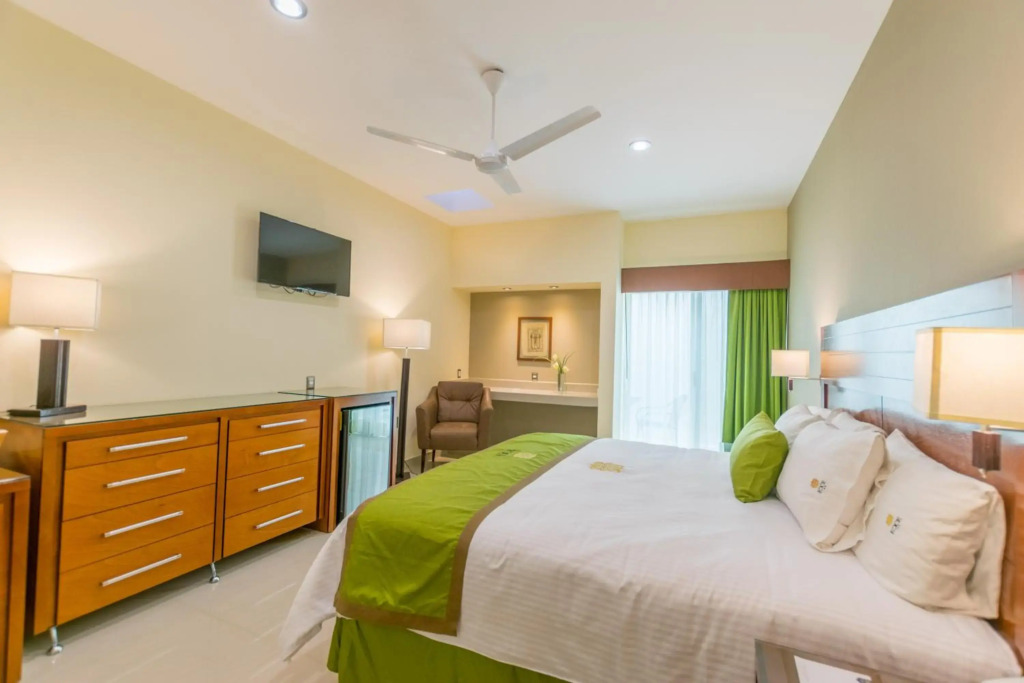 Hotel Ecce Inn & Spa