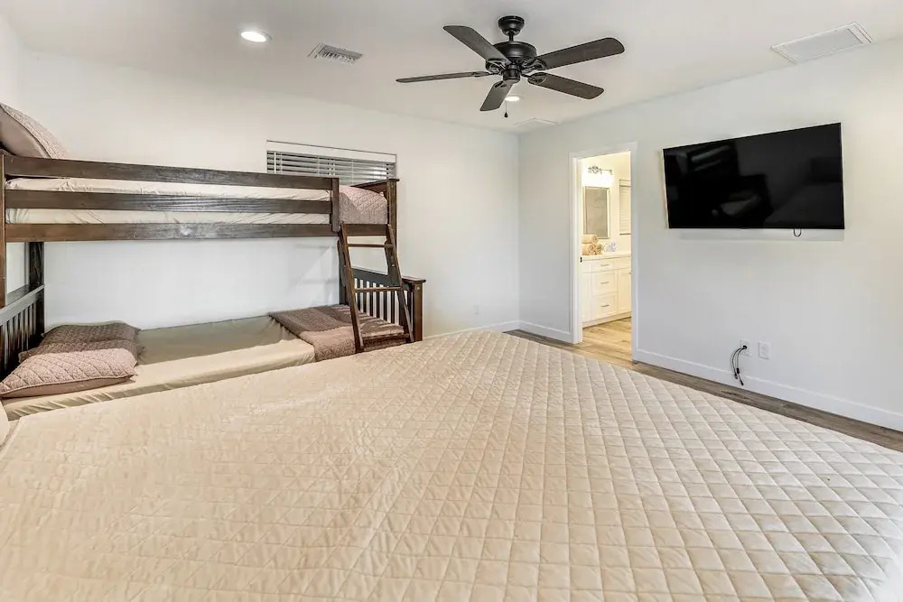 Fully Furnished Poolside Oasis 5 Mi to Lake Havasu
