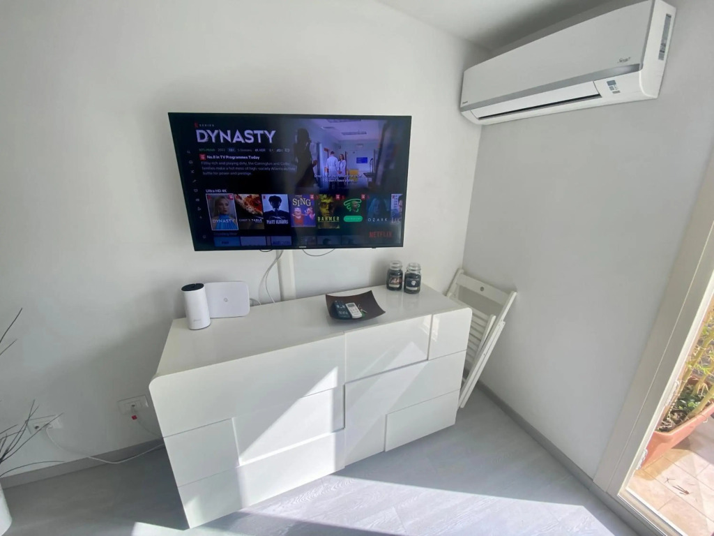 BeachFront Attic Apartment - access to private beach club