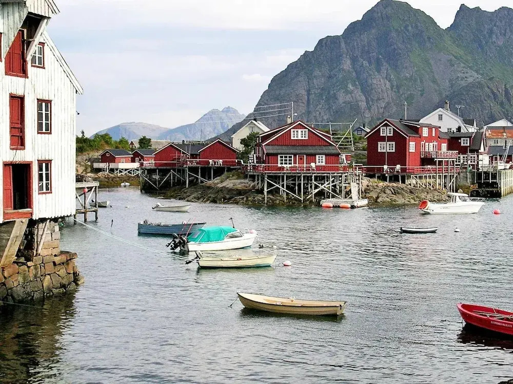 3 person holiday home in Henningsvær