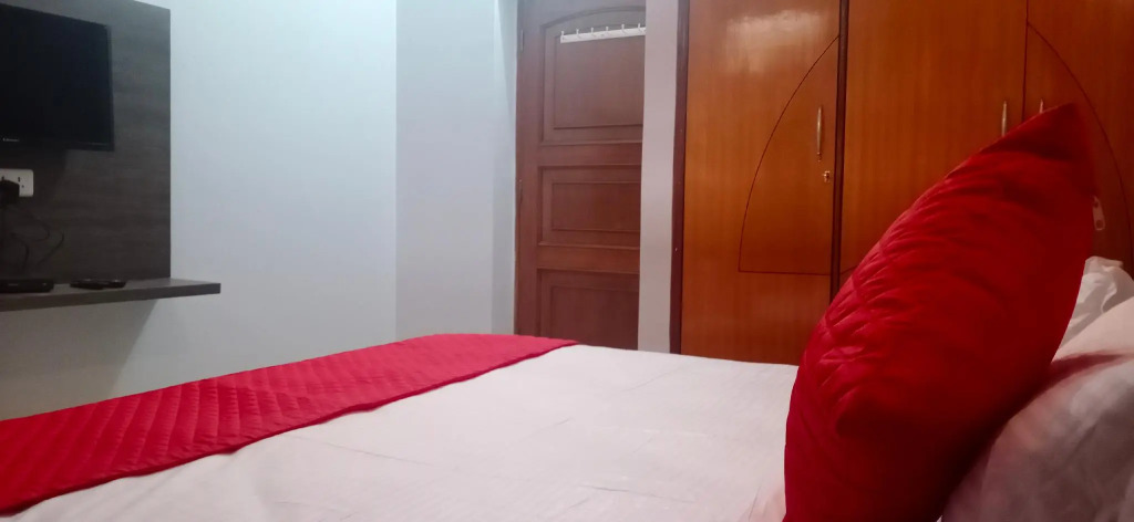 Sujhavs Hotel